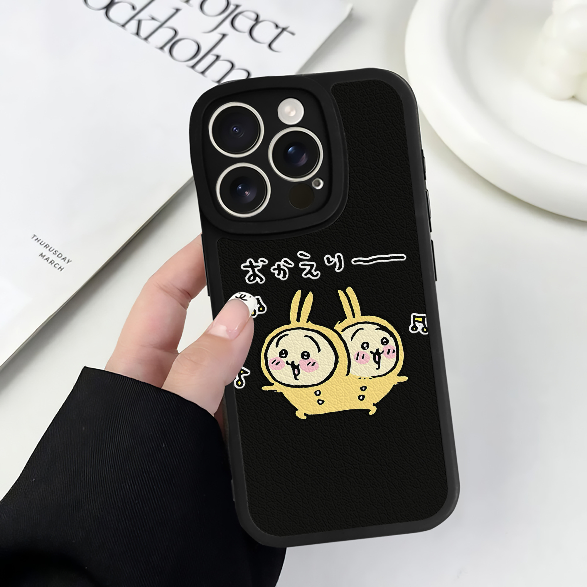 （画像用） ちいかわ うさぎ Chii-kawa usagi 【iPhone 16シリーズ対応】シリコンスマホケース（レザー調） 材質：シリコン